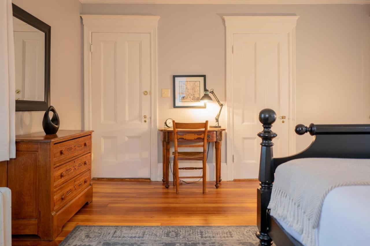 Onesixtyfive, The Inn On Park Row Brunswick Bagian luar foto