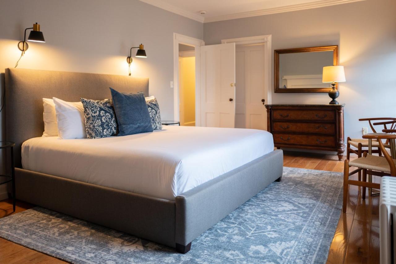Onesixtyfive, The Inn On Park Row Brunswick Bagian luar foto