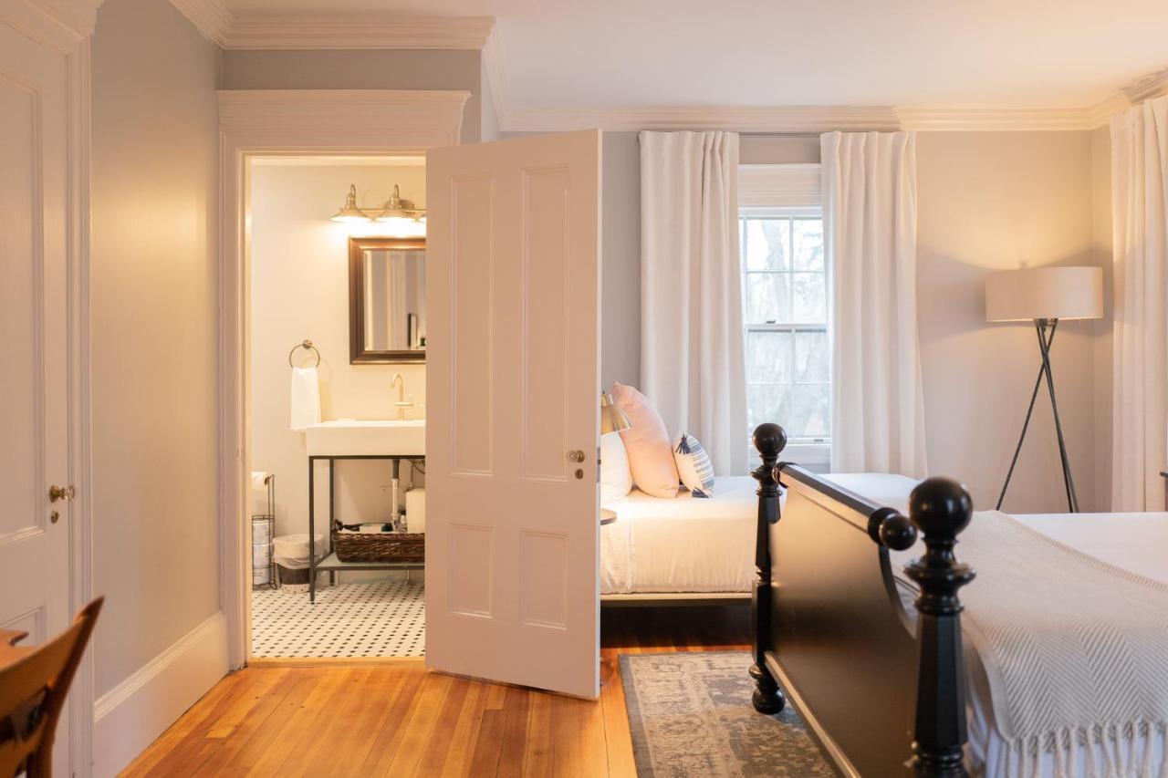 Onesixtyfive, The Inn On Park Row Brunswick Bagian luar foto
