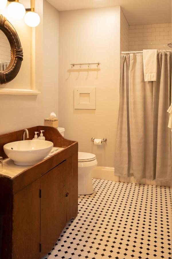 Onesixtyfive, The Inn On Park Row Brunswick Bagian luar foto