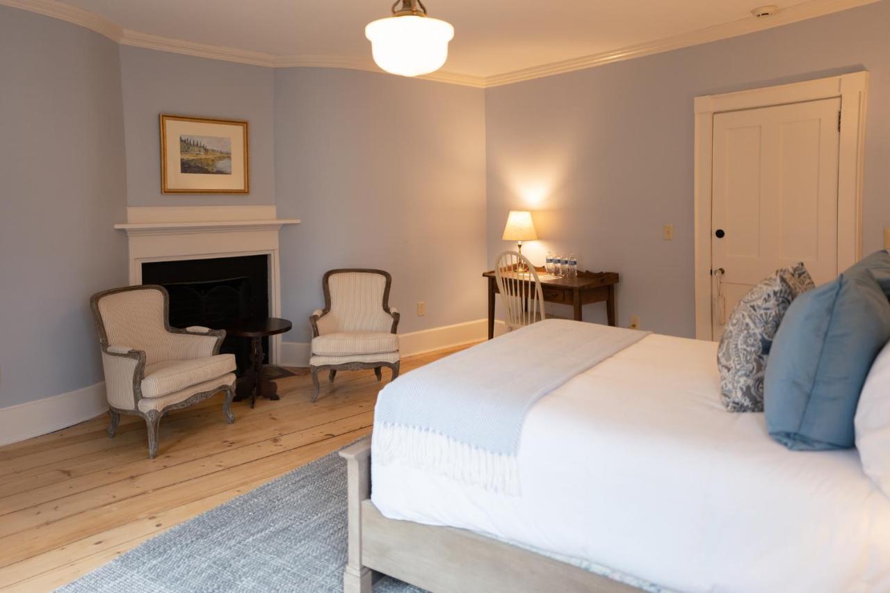 Onesixtyfive, The Inn On Park Row Brunswick Bagian luar foto